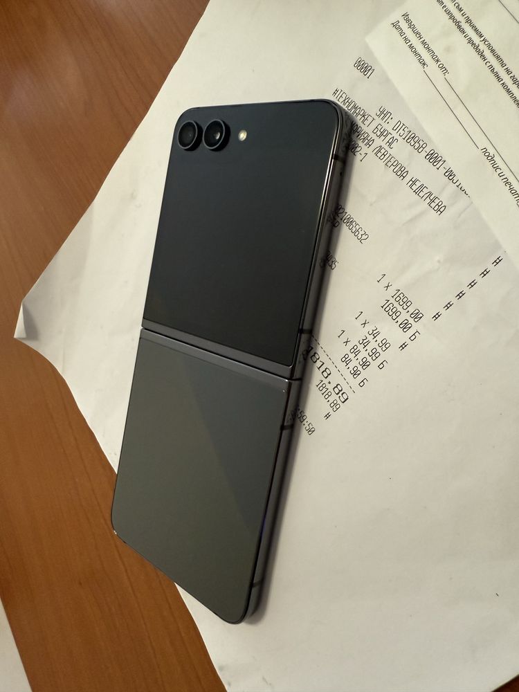 Samsung Z Flip 5, цвят Graphite, 512 GB в гаранция до 14.02.2026г.