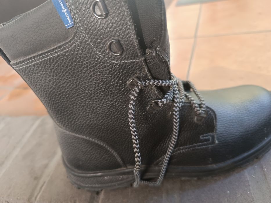 Продается  берцы