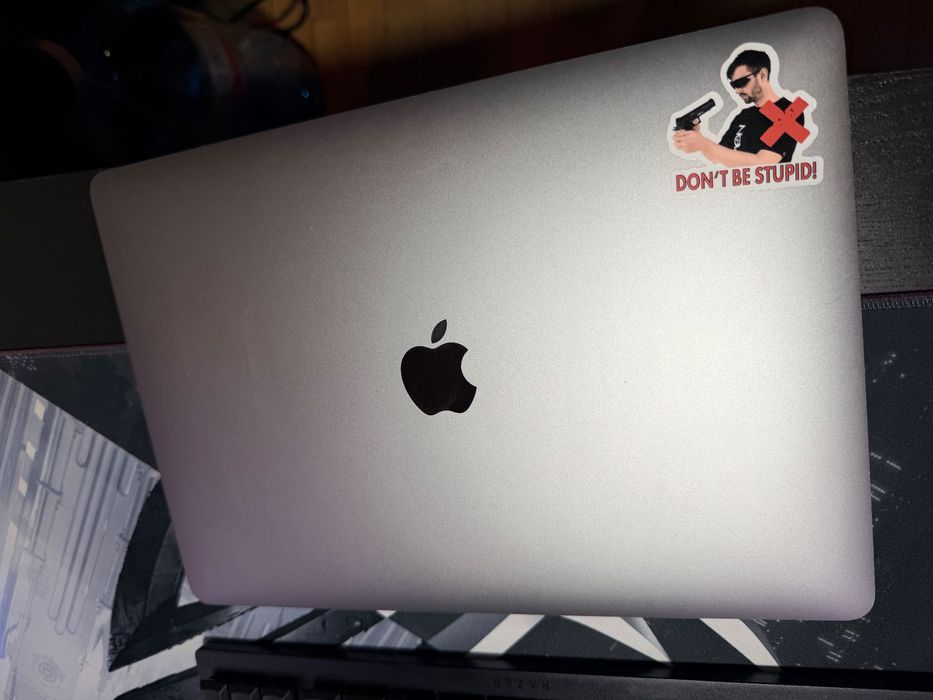 MacBook Air M1 8 RAM 256 HDD