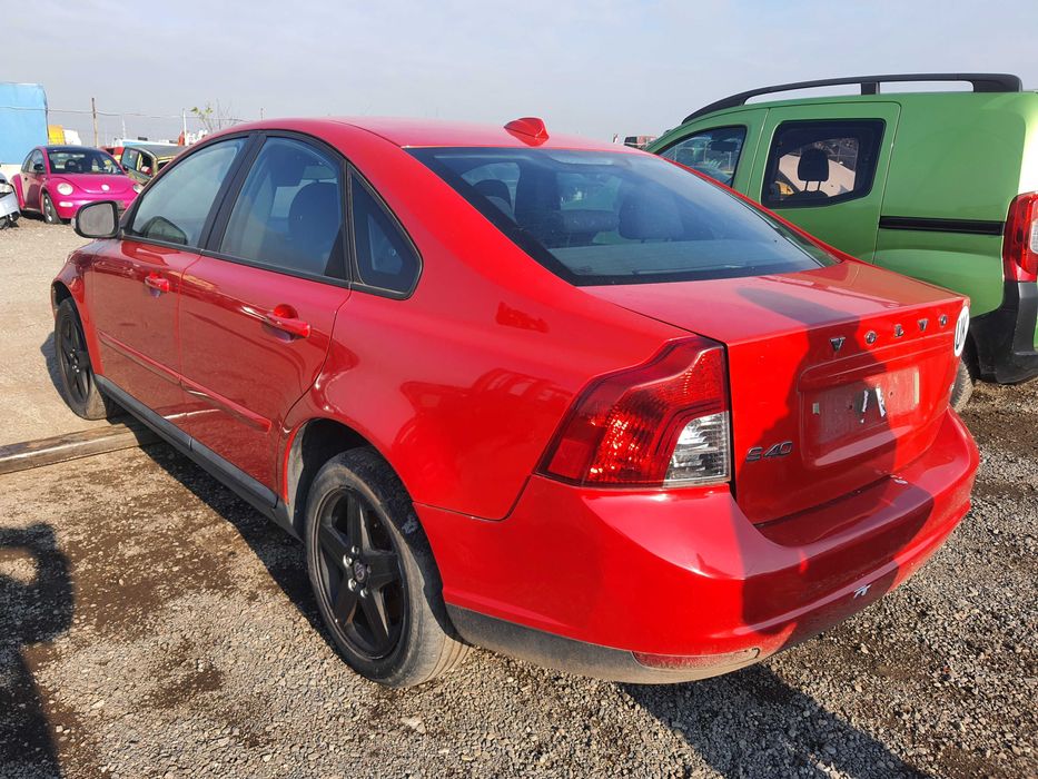 На части! Volvo S40 1.6