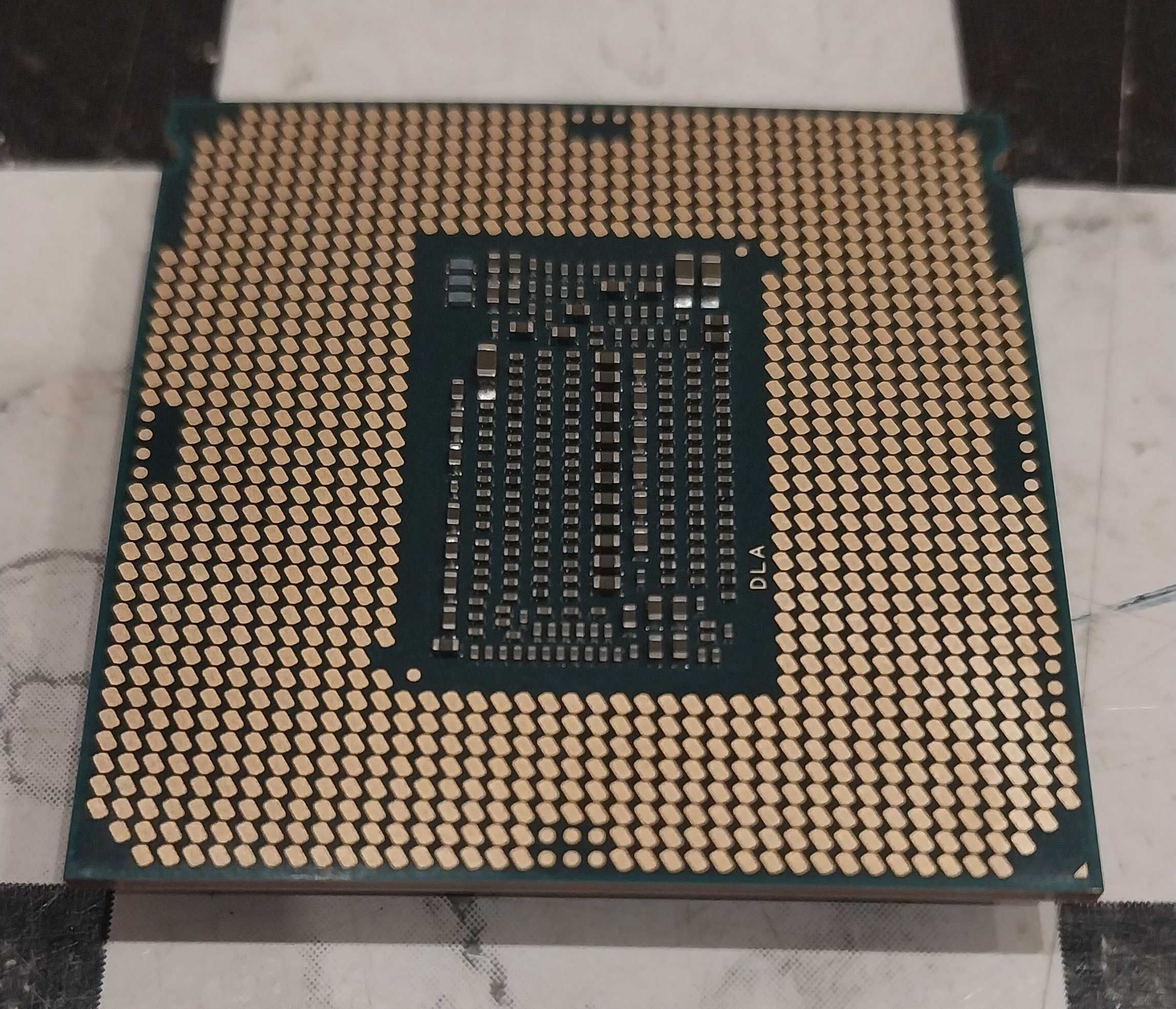 Процессор 9-го поколения Core i7 9700K. Сокет LGA 1151 v2.
