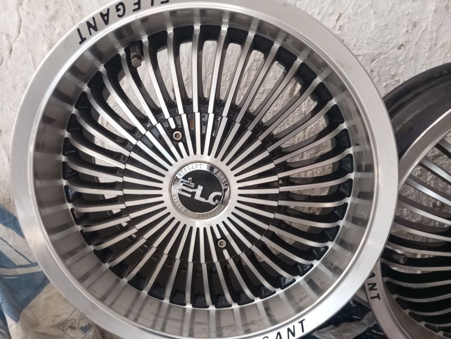 Элегантный диски от автомобиля