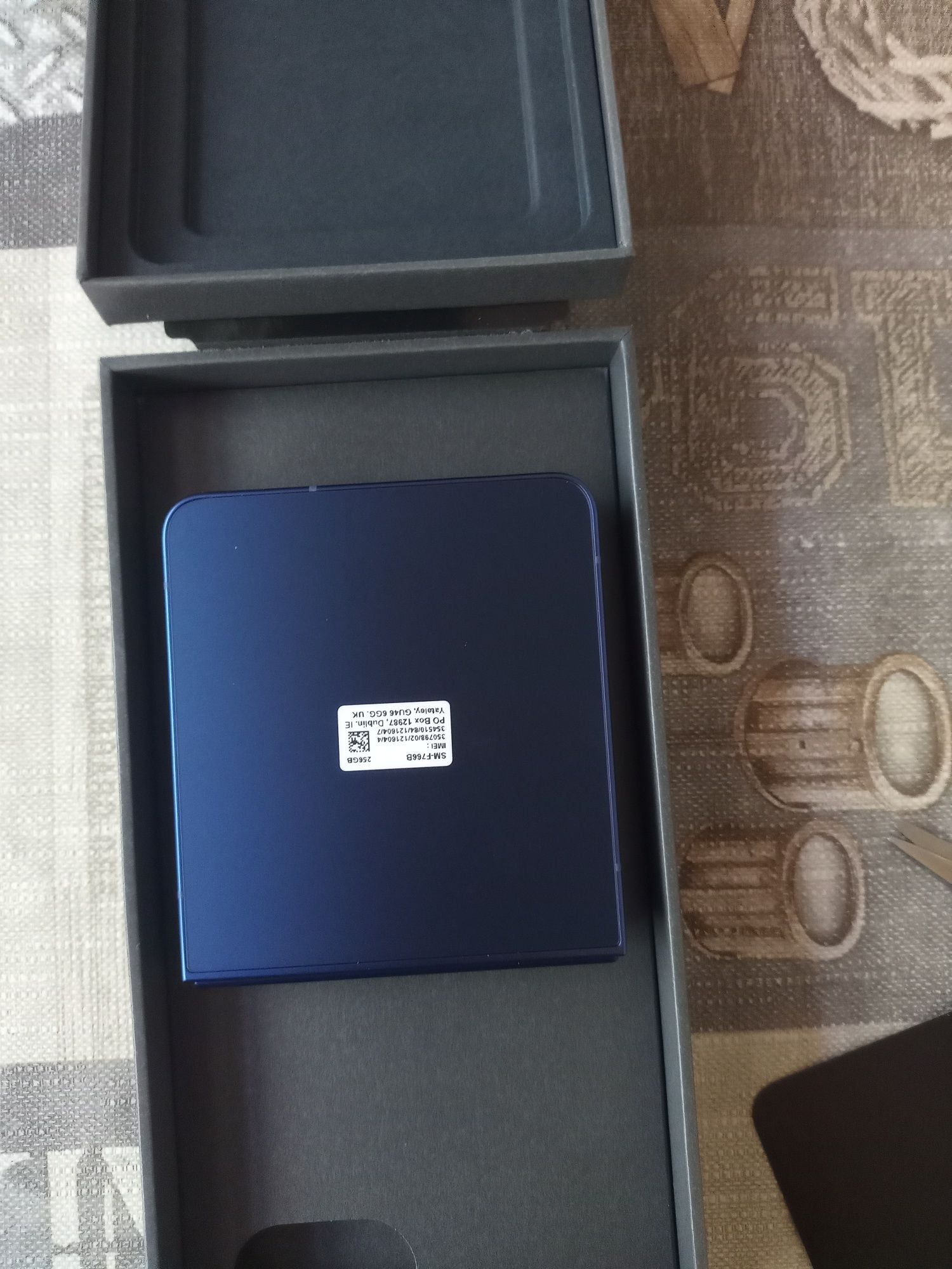 SAMSUNG GALAXY Z FLIP 7 256GB със гаранция