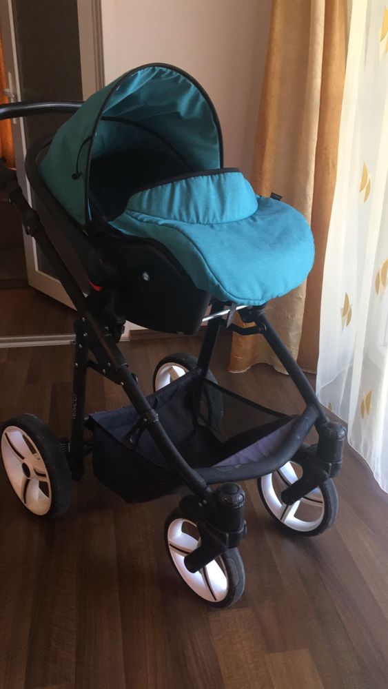 Impecabil!!Vand urgent carucior Venicci  3 in 1