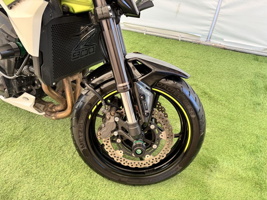 Kawasaki ZR 900F