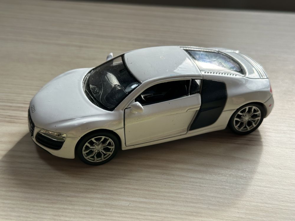 Audi sport RS scara 1:43 welly