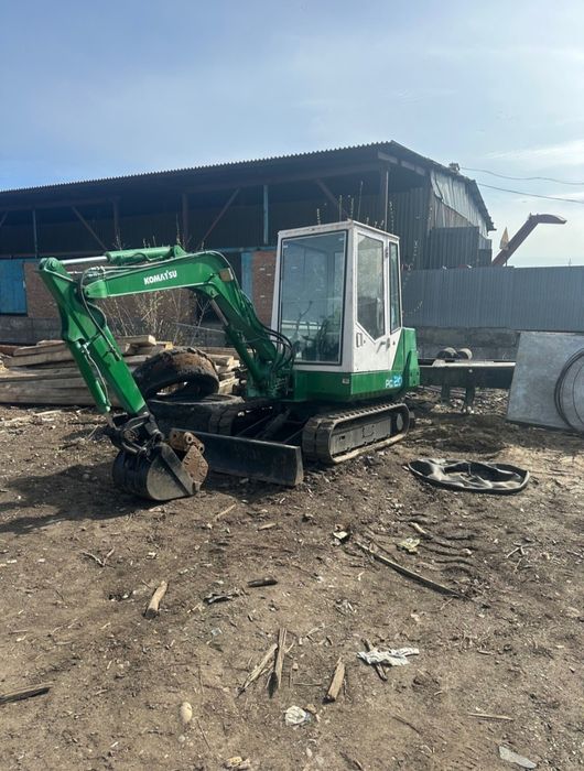 Миниэсковатор komatsu