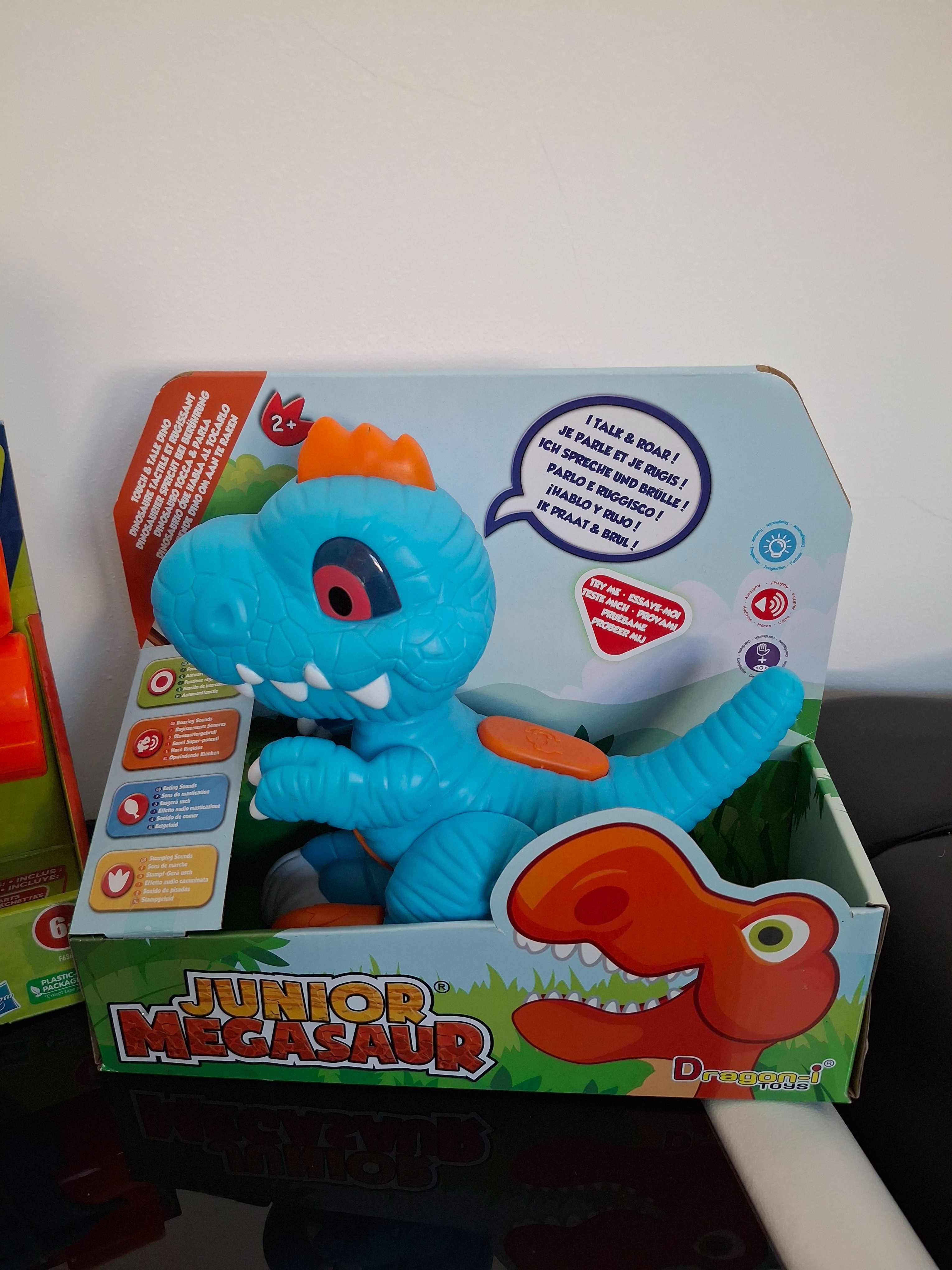 Vand lot  jucarii cu arma Nerf Elite si dinozaur interactiv