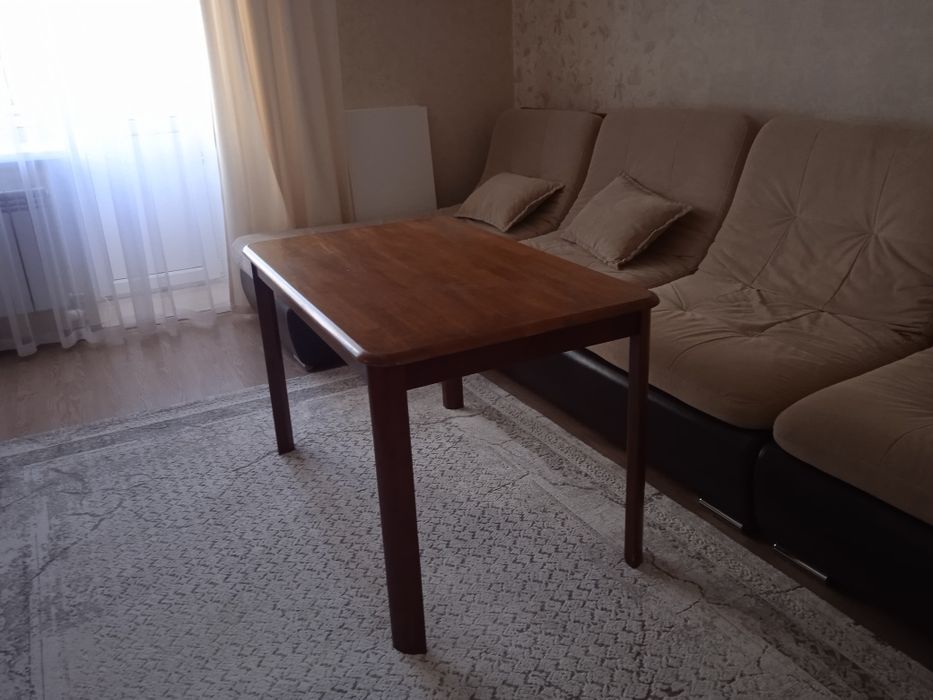 Продам стол, стол из дерева, покупала в Усть- Каменагоске,