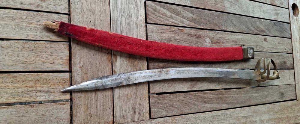 Индийска кавалерийска сабя и Античен арабски кинжал