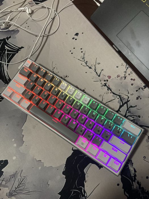 Продаю клавиатуру Redragon K617 Fizz
