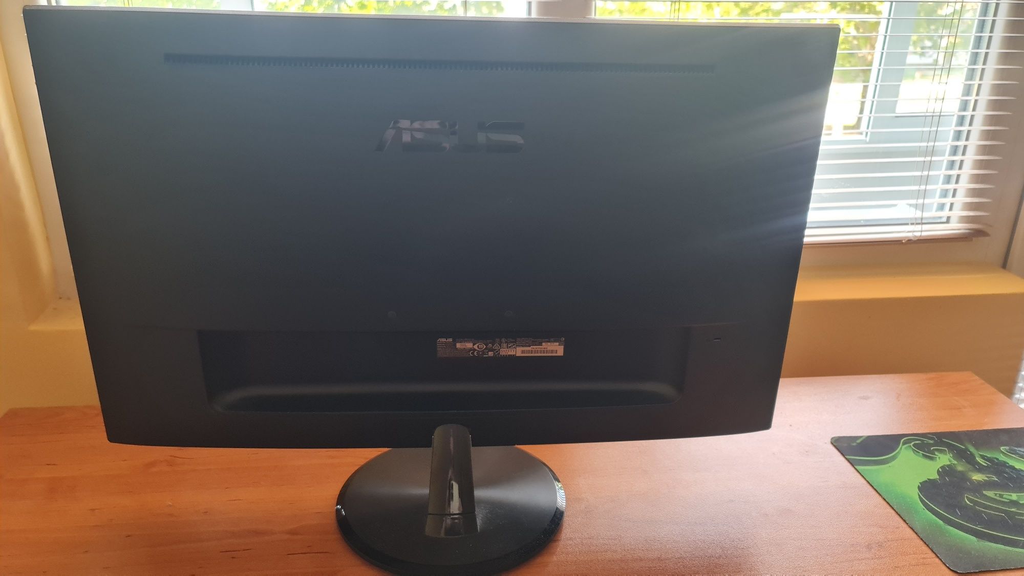 Бюджетен монитор Asus VP 278.