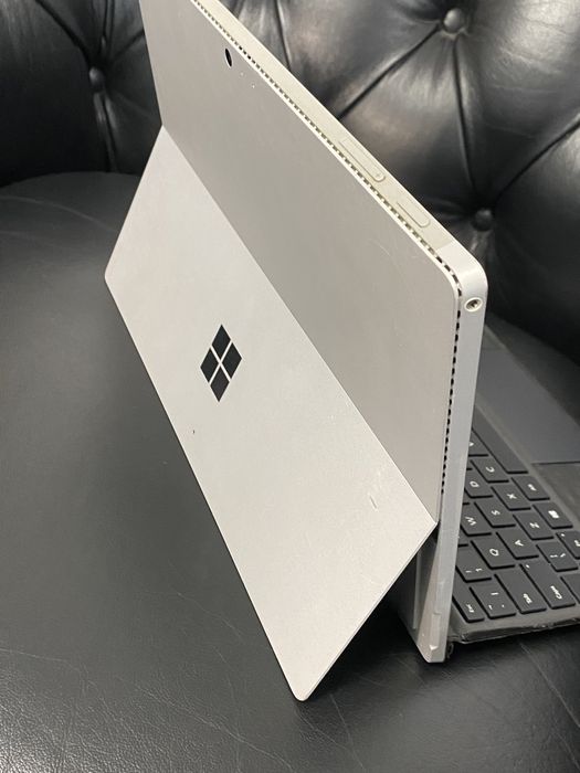 Dekstop-HODKJ7C / Surface Pro 4 / 4 GB RAM / Foarte bun