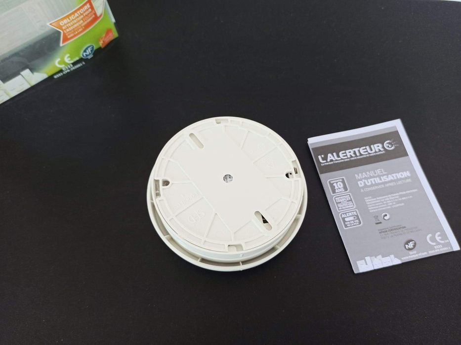 Detector autonom optic de fum alarma sirena incendiu led rosu flash