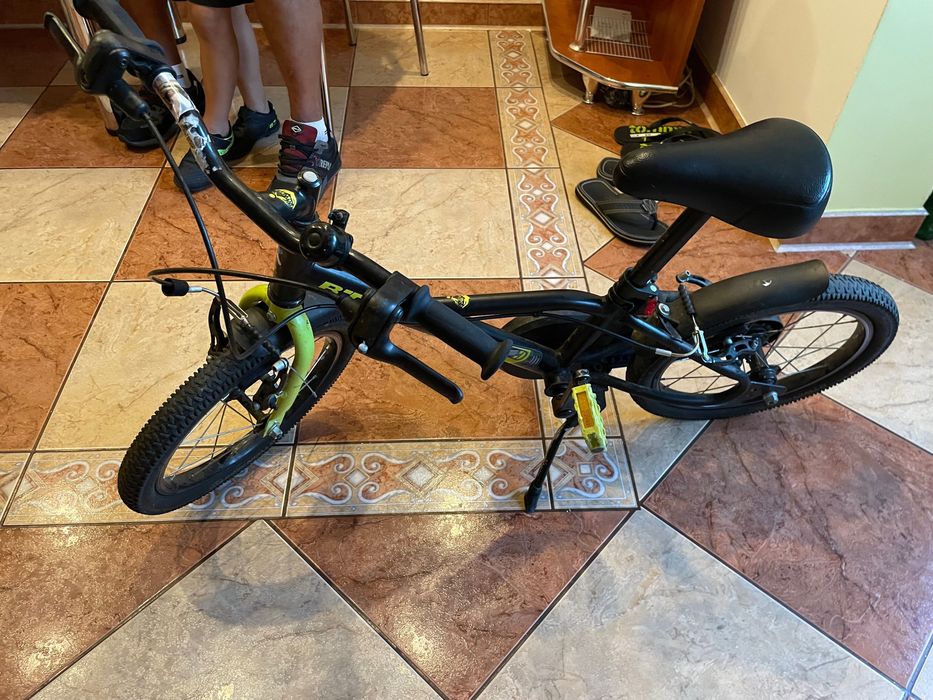 Vând două biciclete de copii 3-6 ani în stare bună .Pret 400 lei bucat