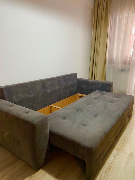 Canapea extensibila cu 3 locuri