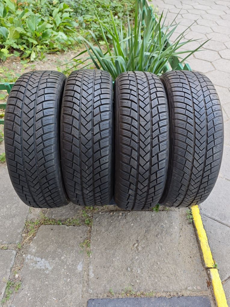 Зимни гуми Vredestein 215/65/17