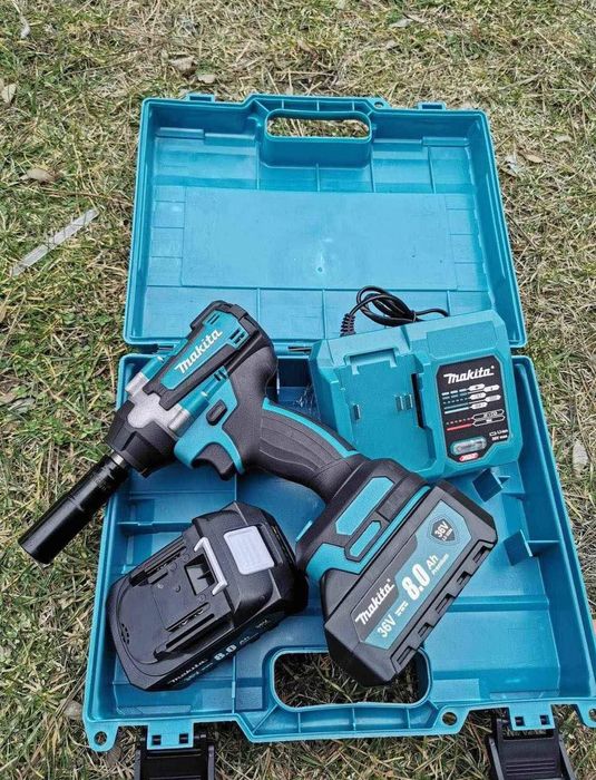Чисто нов Акумулаторен Гайковерт DeWalt Makita