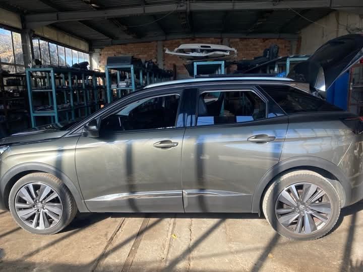 Peugeot 3008 1.0 benz 2020 г на части
