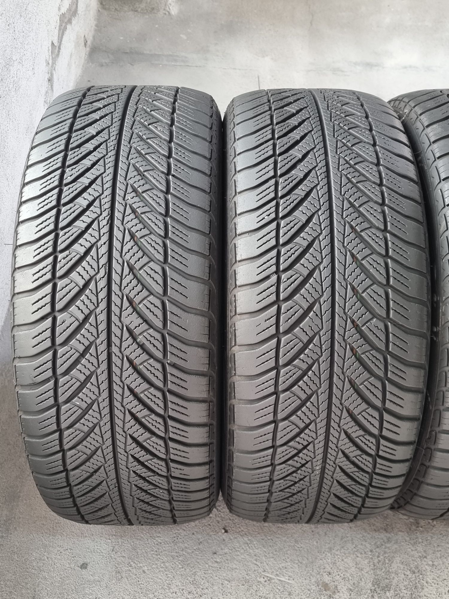 "Dot 21" 245/45/18 Goodyear 4Броя: 440лв 7мм Run On Flat