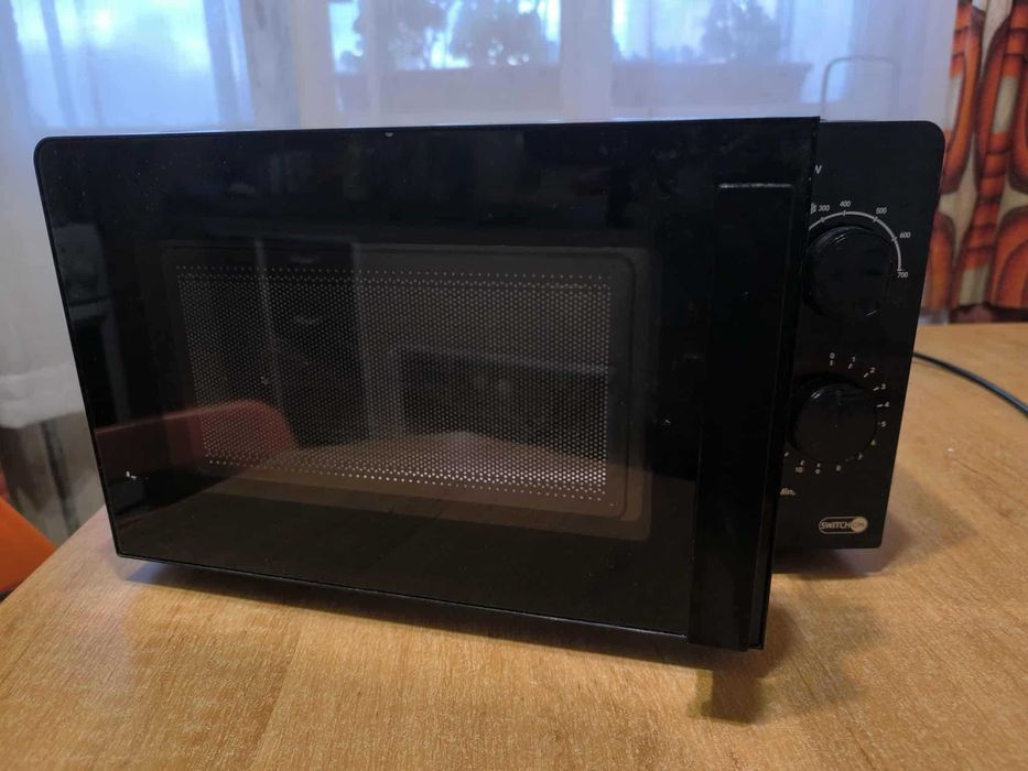 Микровълнова фурна SWITCH ON MW-H0201 700W
