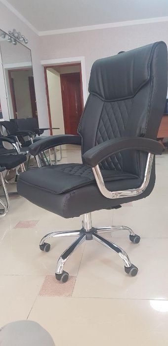 Офисное кресло Born