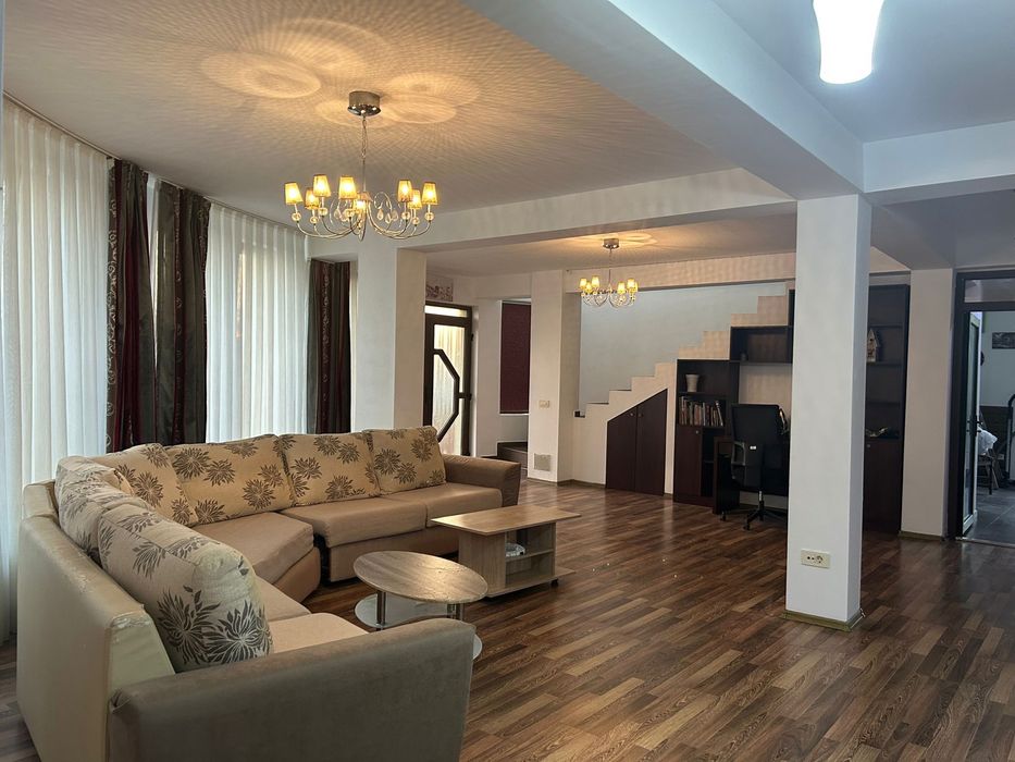 Dau in chirie casa cu 4 camere, suprafata 225 m2, Oradea, zona Caisilo