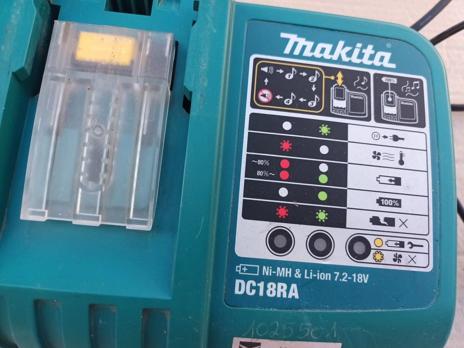 Vând  încărcător rapid Makita original