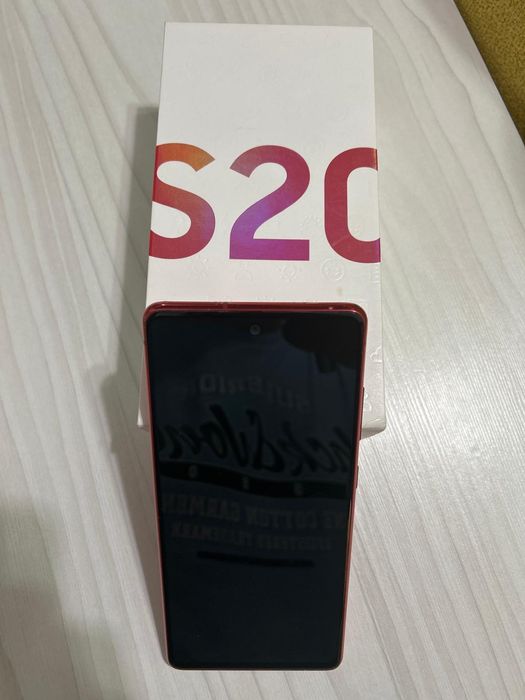 Samsung S20 Fe ( Alb si Roșu )