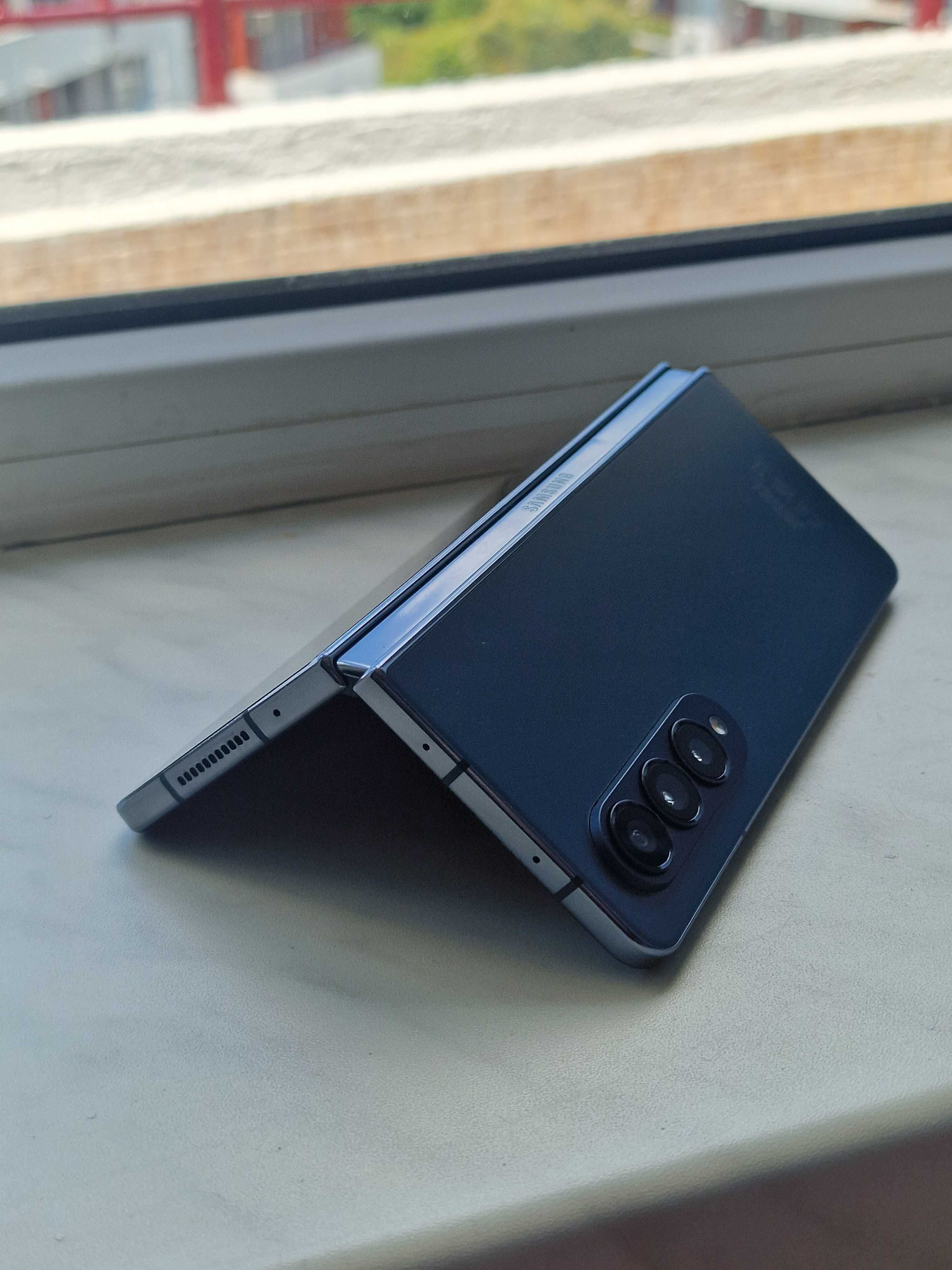 Samsung Fold 4 512 GB и 12GB RAM
