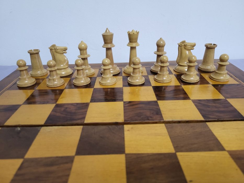 #9 Стар дървен шах и табла от времето на соца