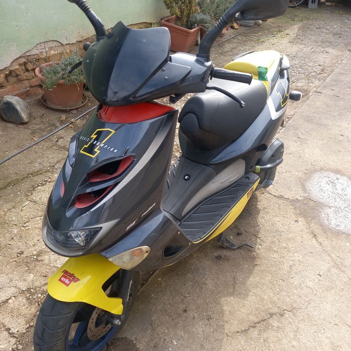 Vând scuter Aprilia SR50