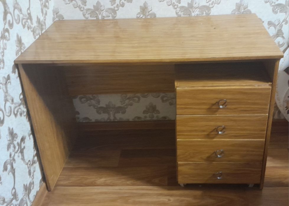 Продам письменный стол