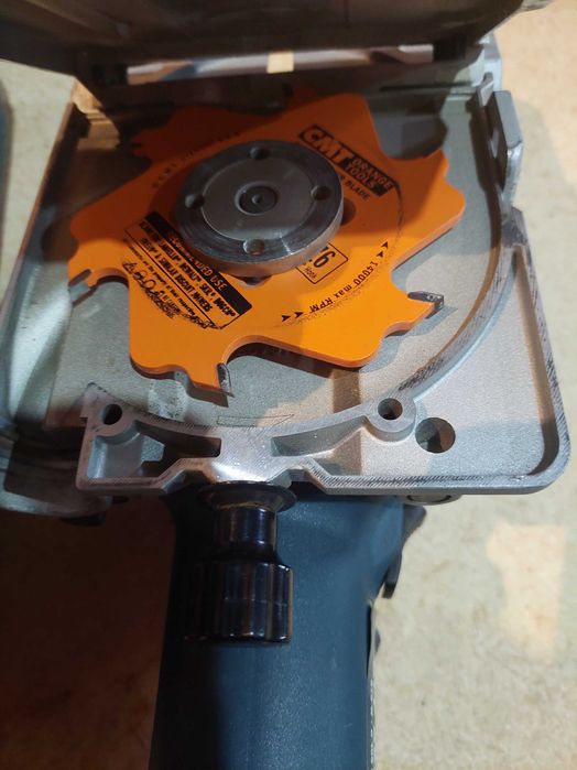 Bosch Professional GFF 22 A