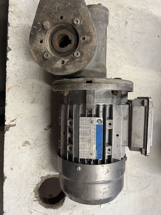 Motor elctric cu reductor de 0,55 kw