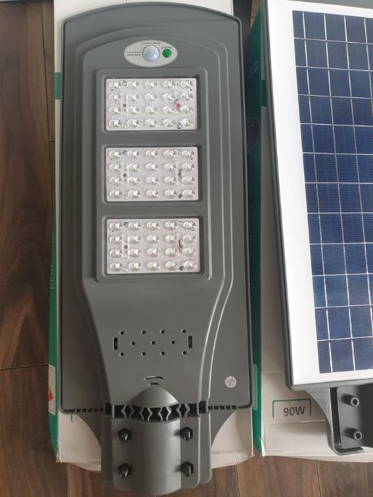 Lampi cu panou solar 90W