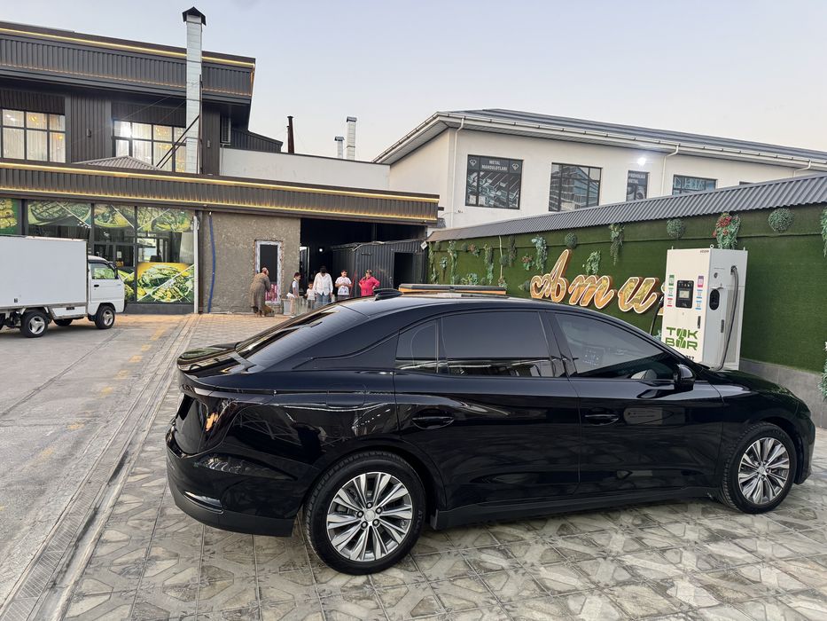 Tuy ga kelin kiyovlarga xizmat qilaman