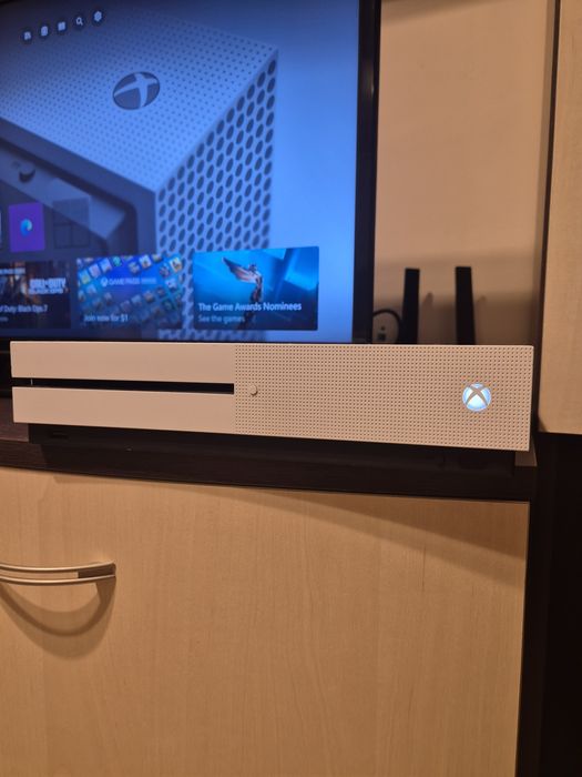 Продавам Xbox One S