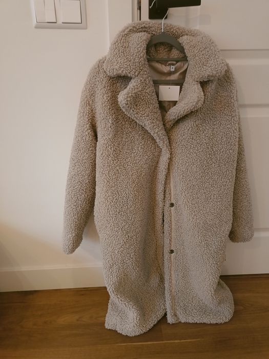 Палто HEMA ,ново с етикет.Размер M
Дължина 98см ,ширина 54см.
85лв 
Ку