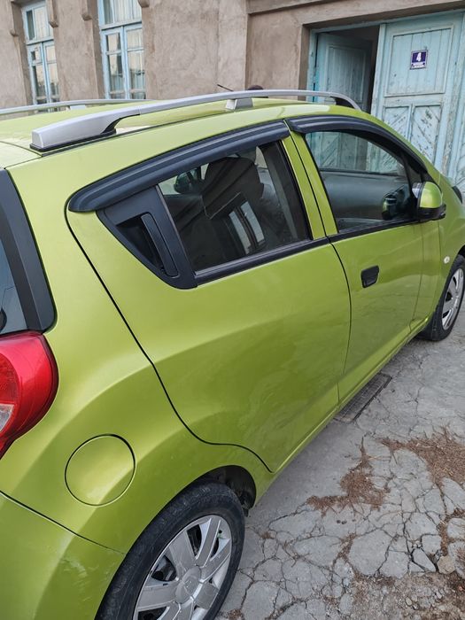 Продам срочно Спарк автомат идеальном состоянии