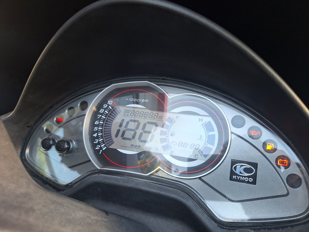 Кимко скутер - Kymco K-XCT 300i