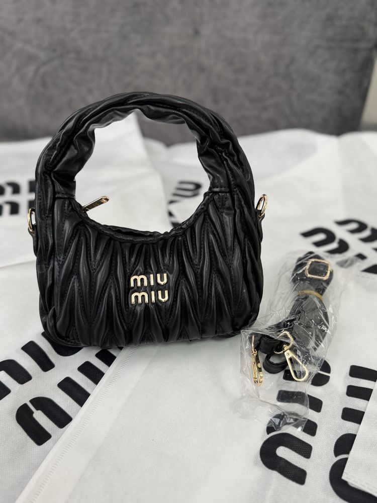 Miu miu мини черна чанта