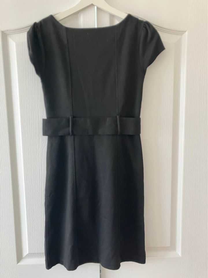 Къса черна делова рокля H&M с колан
