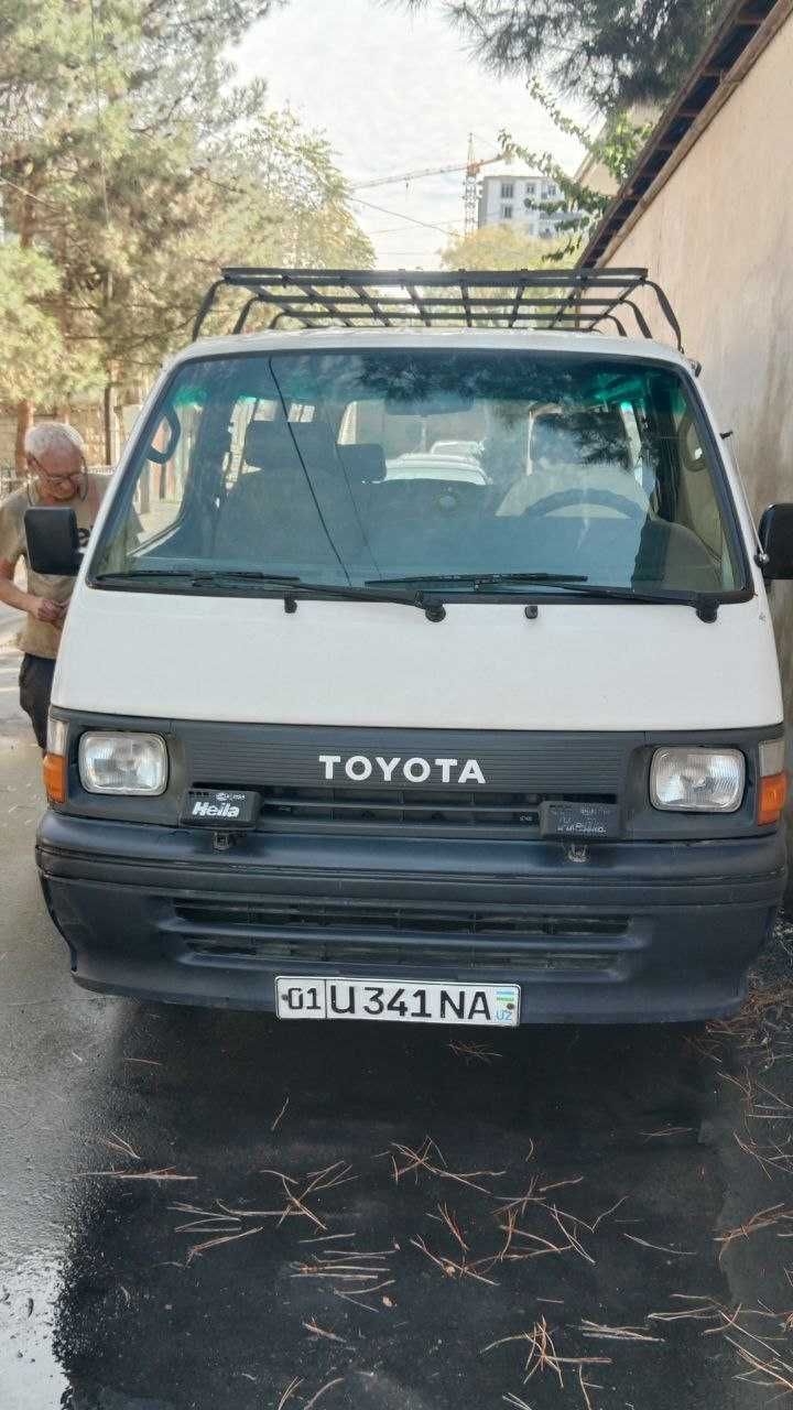 Продается Toyota Hiace.