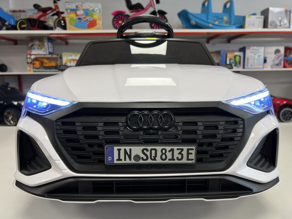Детска акумулаторна кола Audi RSQ8