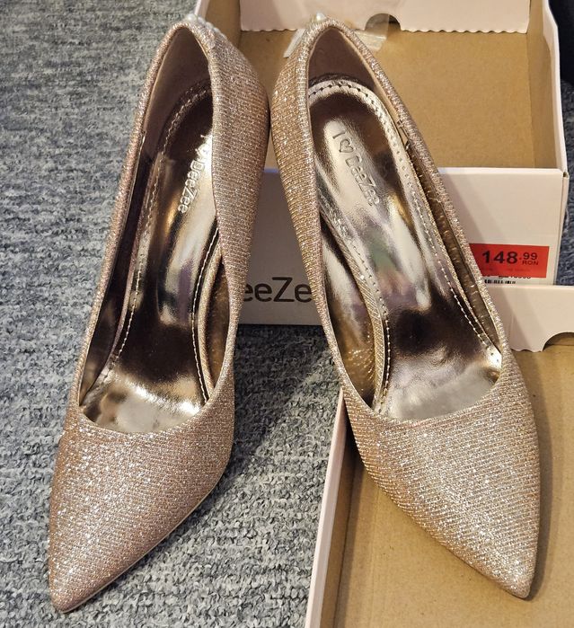 Pantofi DeeZee Aurii - Nr. 38 - Ca noi!