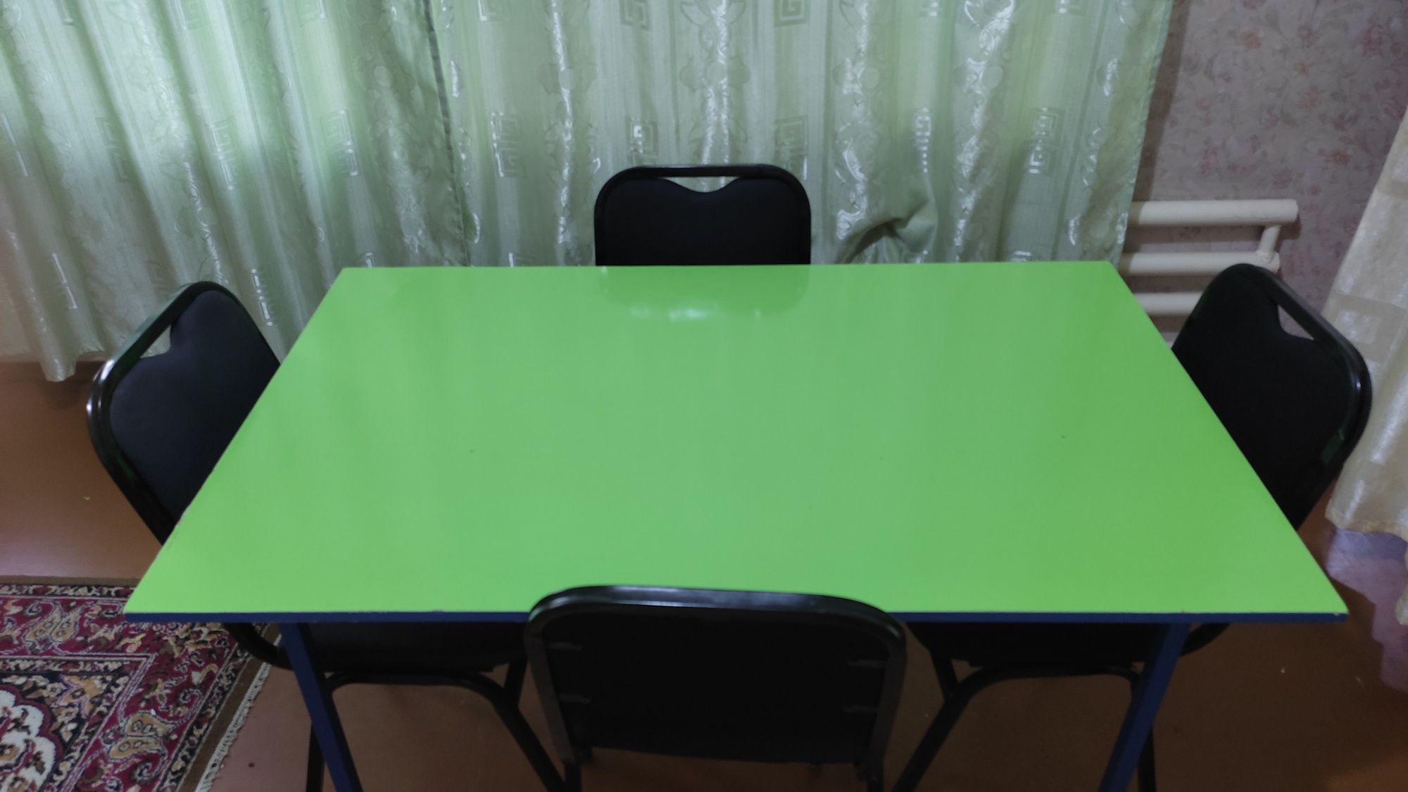 Продаются комплект стол и стулья