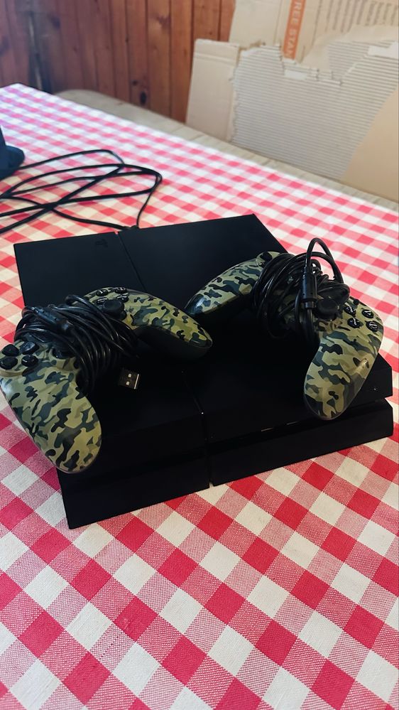 Playstation 4 +2 джойстика ТОП