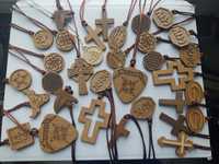 Дървени медальони различни видове.
