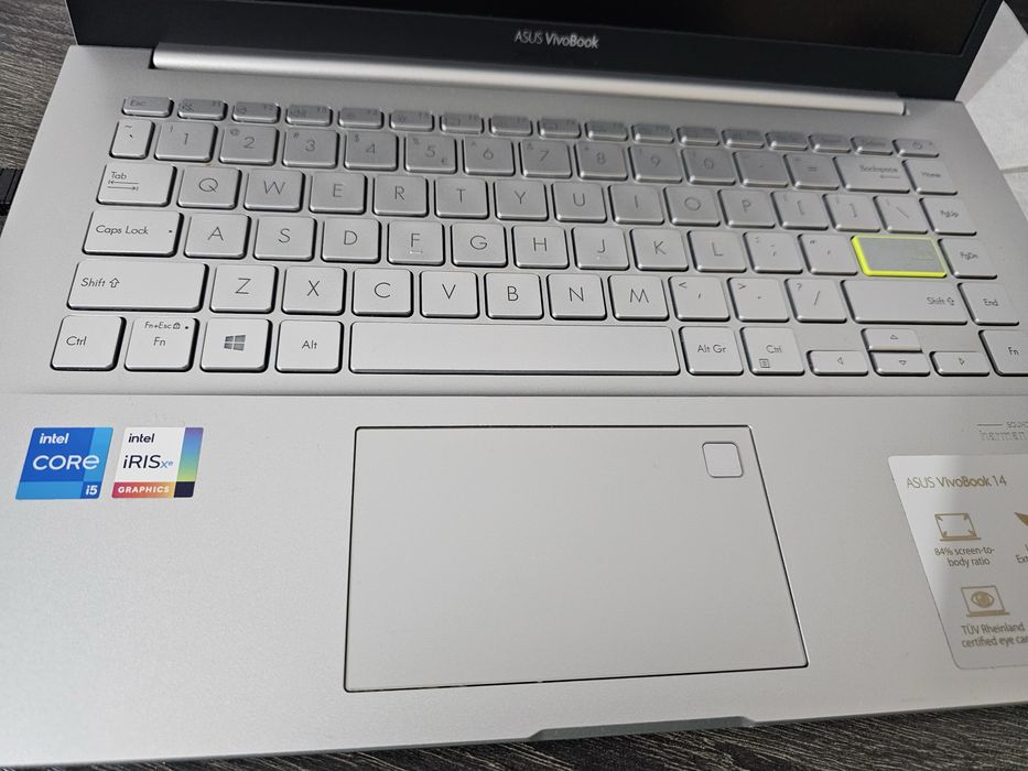 Vand laptop AsusVivoBook nou